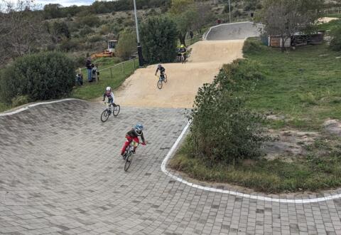 Le club BMX Riders 07 d&eacute;voile ses nouveaux maillots floqu&eacute;s PIXEL !